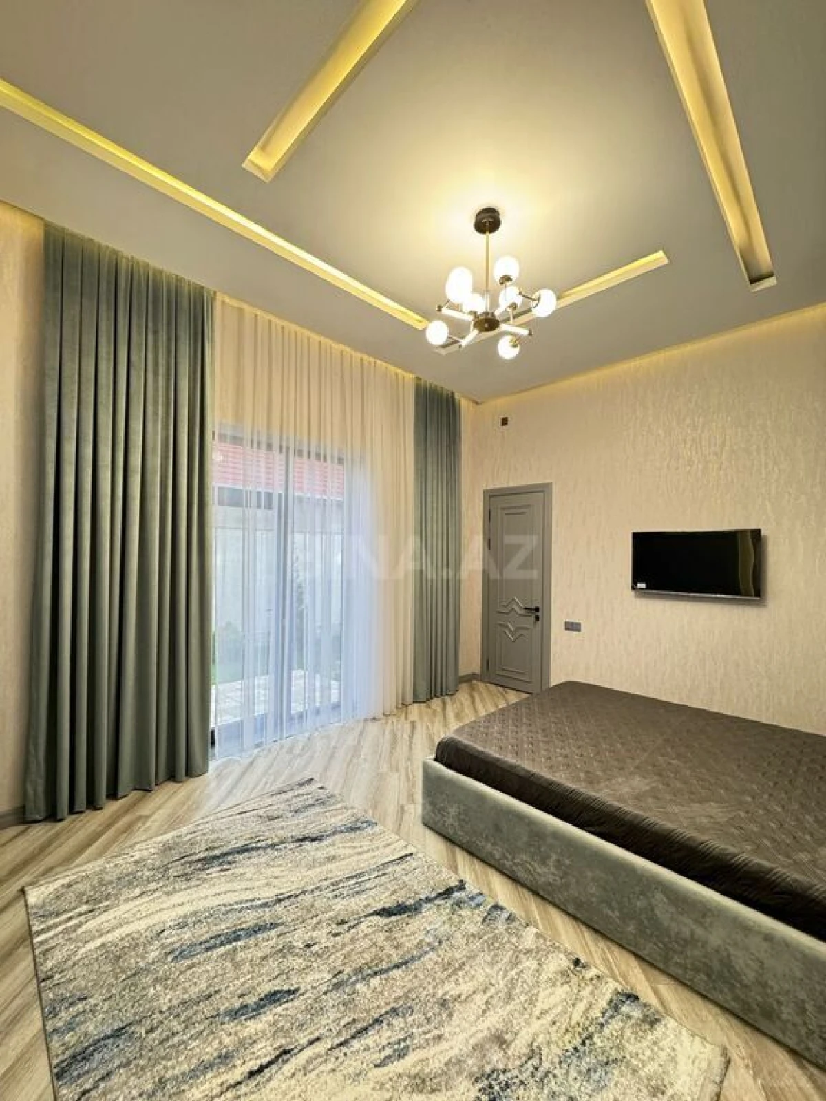 Satılır 5 otaqlı həyət evi 250 m²