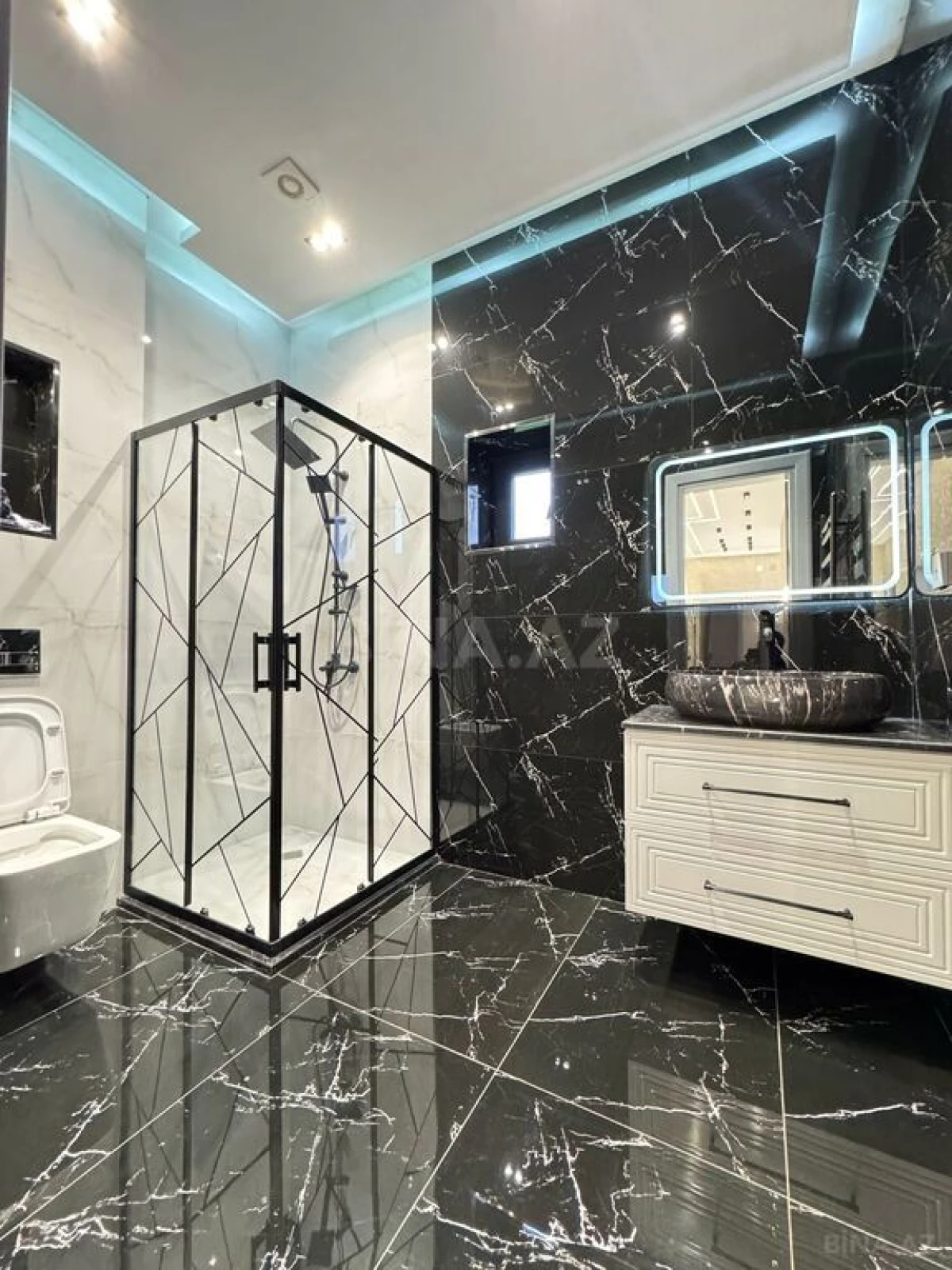 Satılır 5 otaqlı həyət evi 250 m²