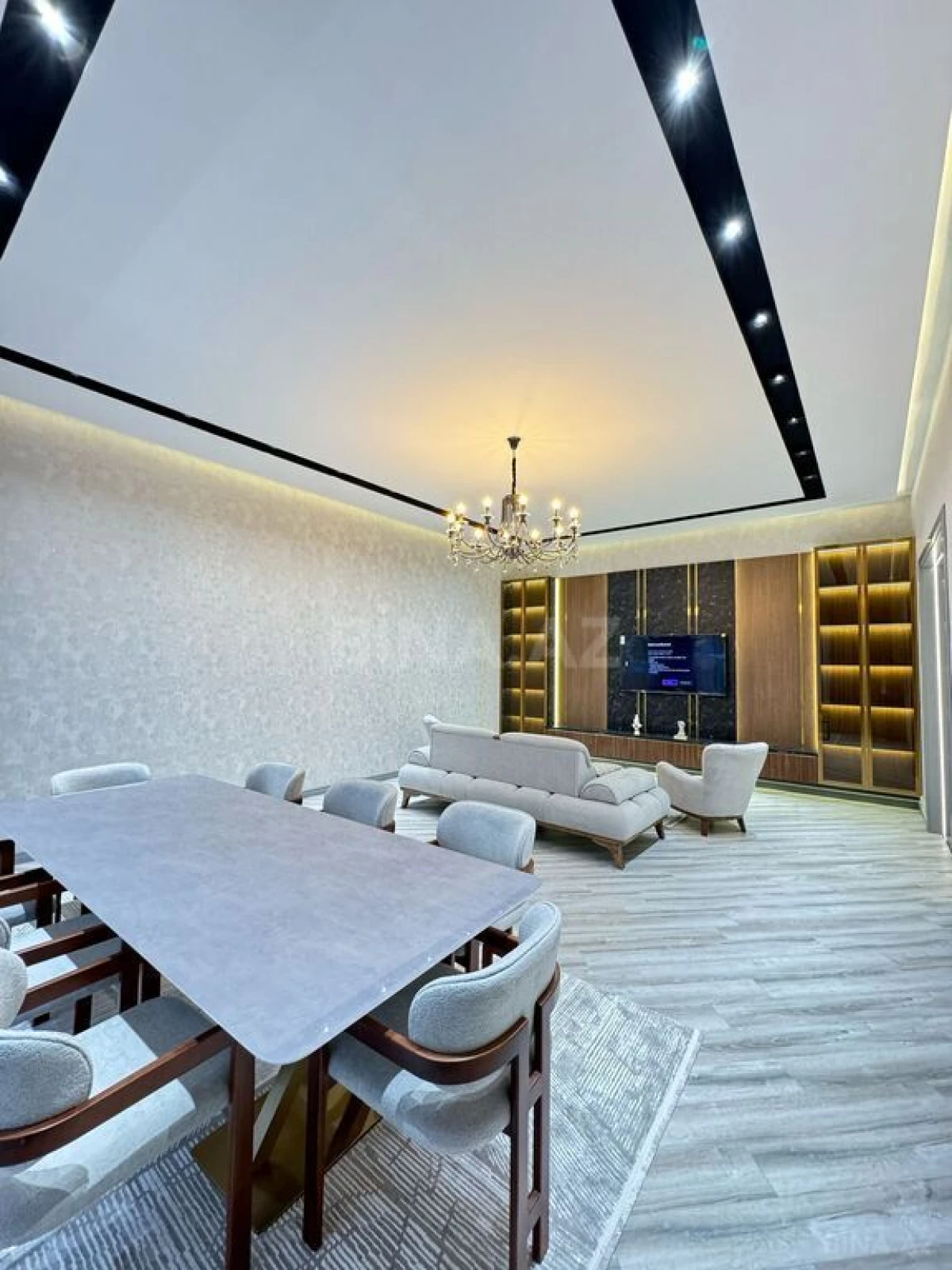 Satılır 5 otaqlı həyət evi 250 m²