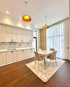 Satılır 4 otaqlı həyət evi 200 m²