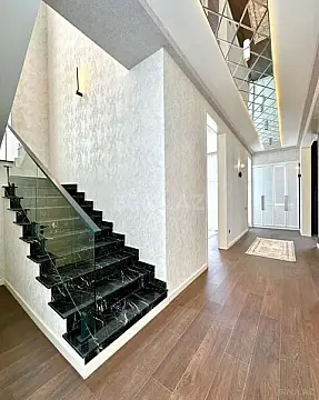 Satılır 4 otaqlı həyət evi 200 m²