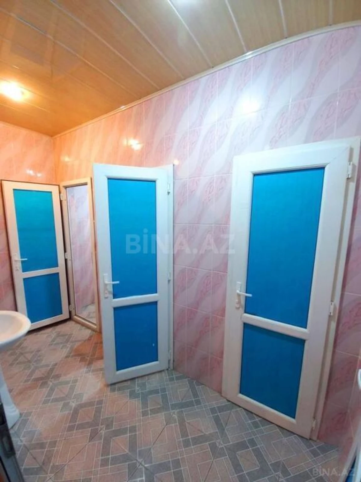 Satılır obyekt 300 m²