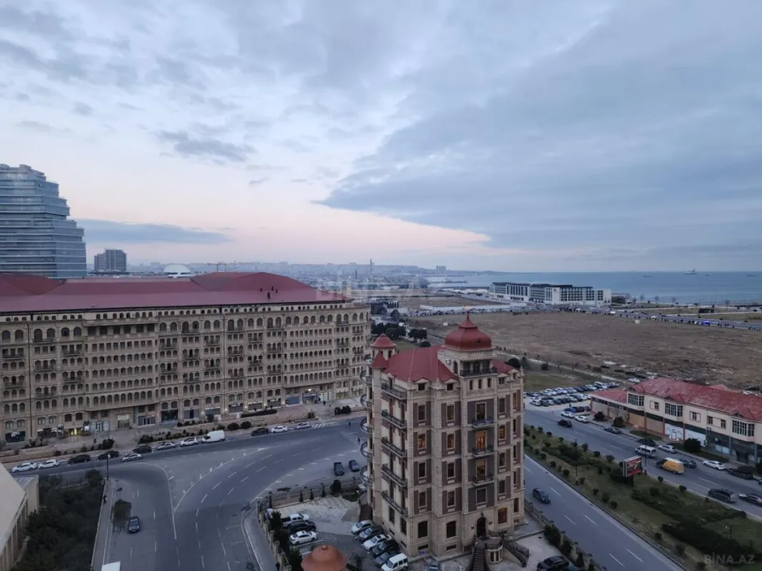 Satılır 3 otaqlı mənzil 118 m²