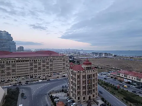 Satılır 3 otaqlı mənzil 118 m²