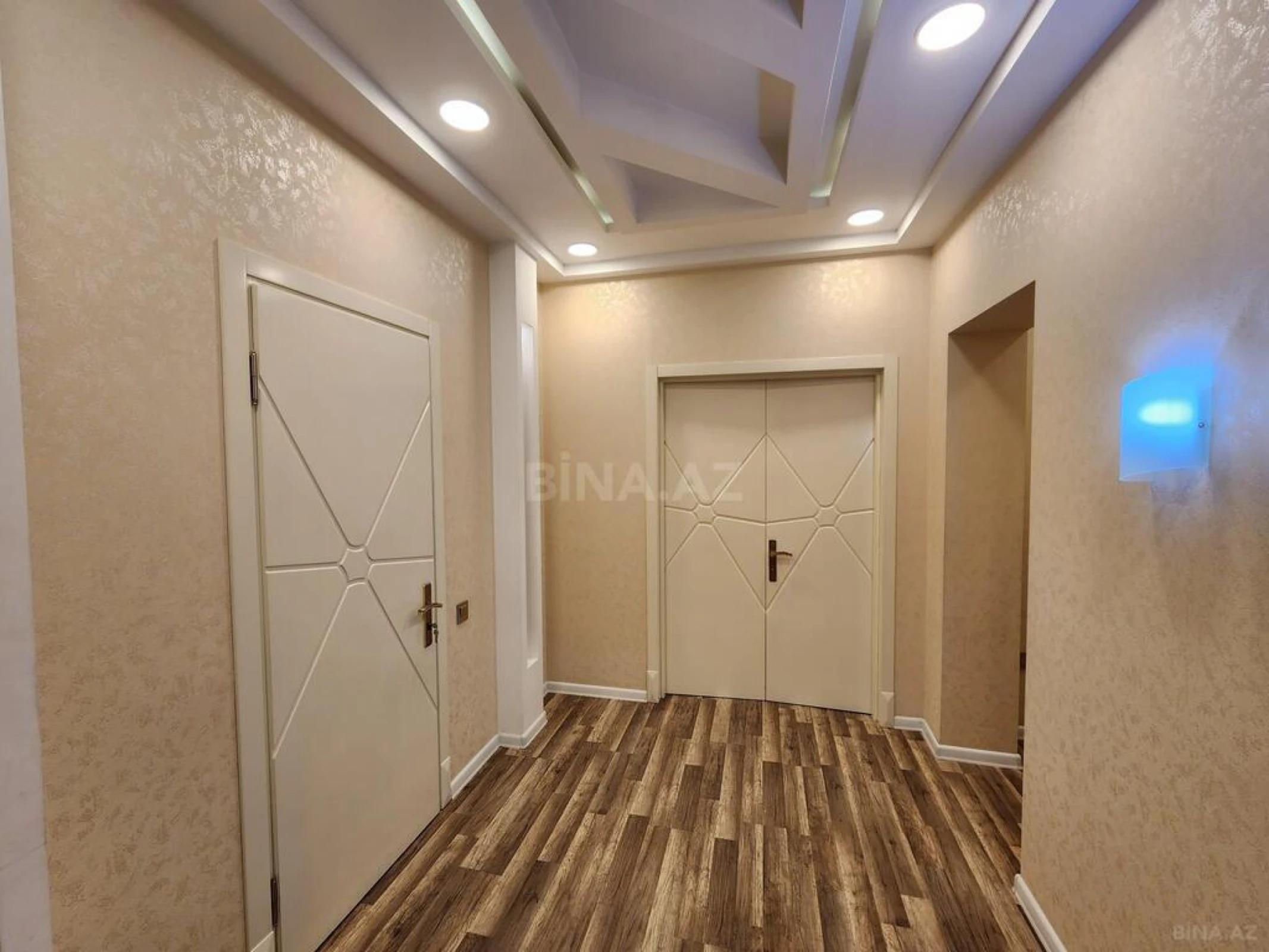 Satılır 3 otaqlı mənzil 118 m²