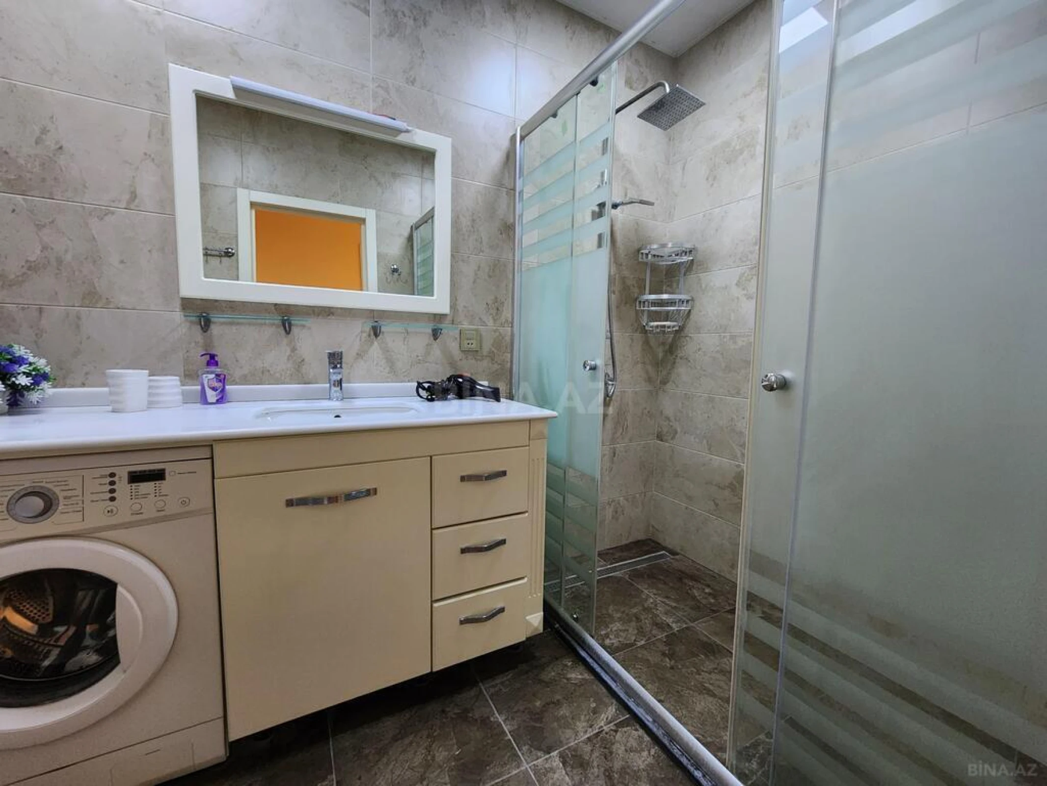Satılır 3 otaqlı mənzil 118 m²