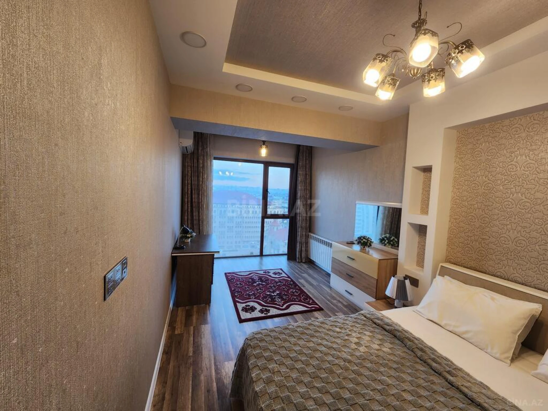 Satılır 3 otaqlı mənzil 118 m²
