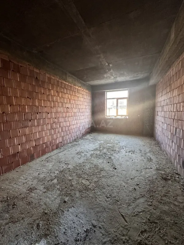 Satılır 2 otaqlı mənzil 83 m²