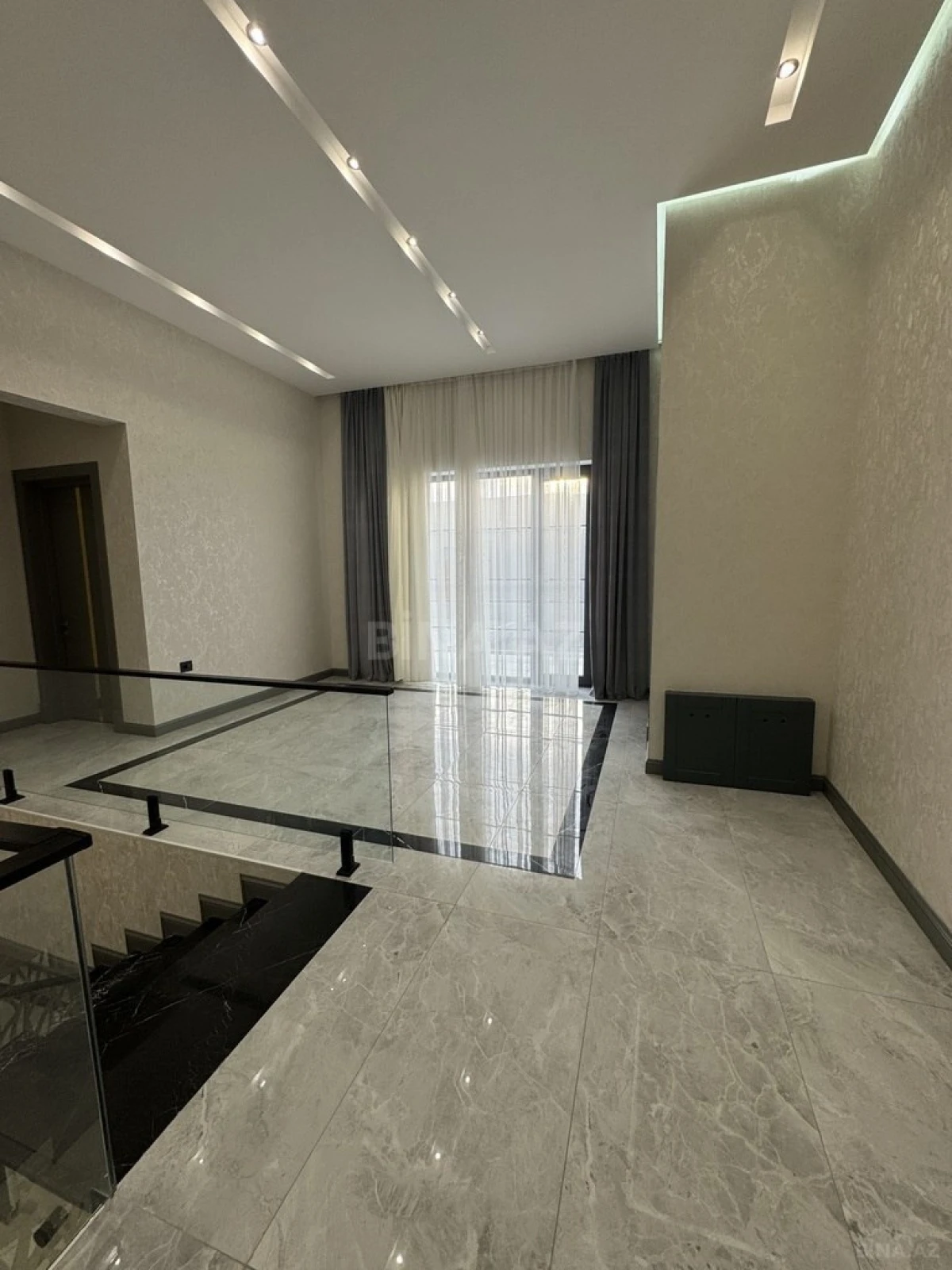 Satılır 6 otaqlı həyət evi 400 m²