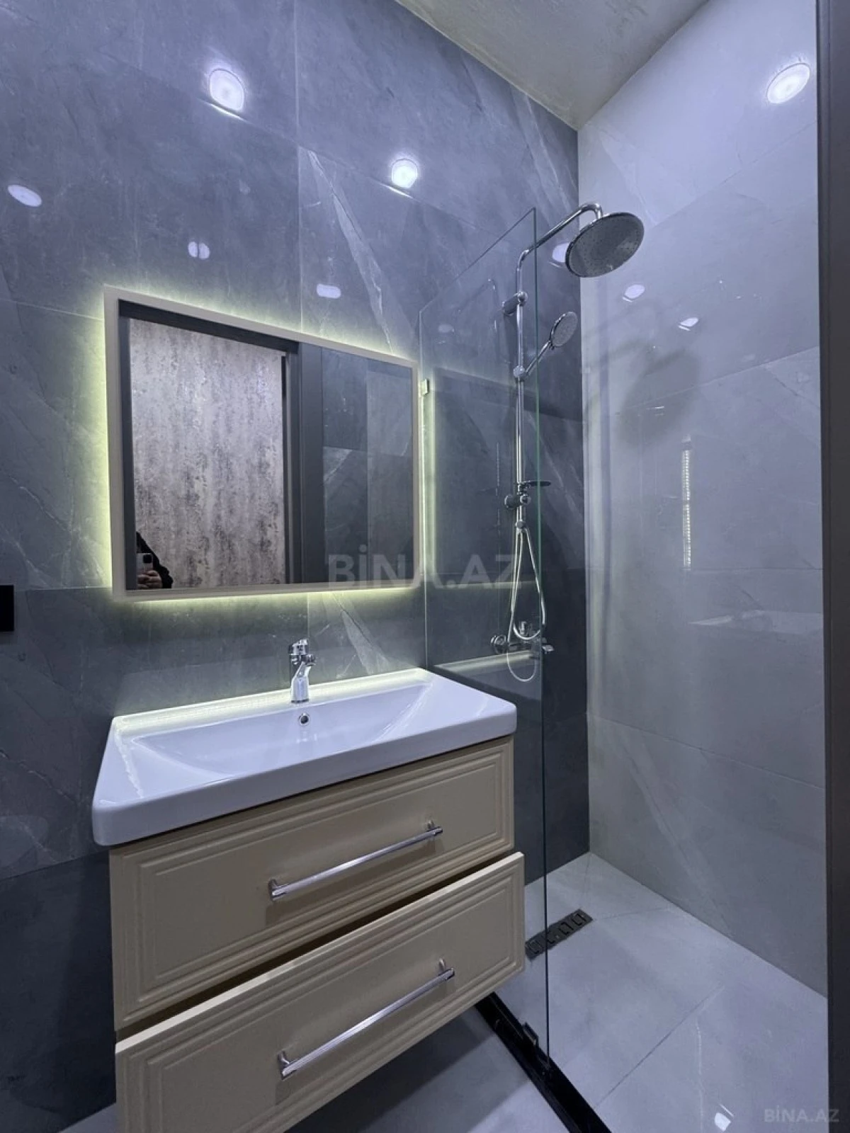 Satılır 6 otaqlı həyət evi 400 m²