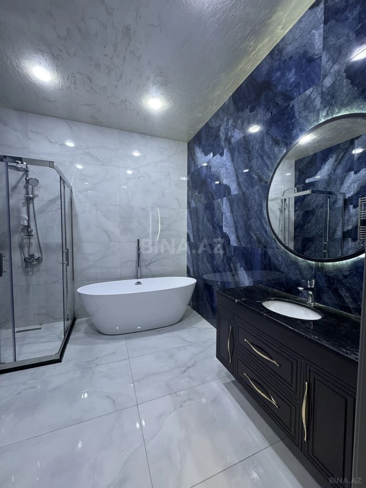 Satılır 6 otaqlı həyət evi 400 m²