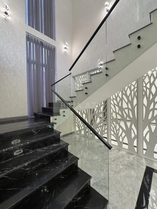 Satılır 6 otaqlı həyət evi 400 m²