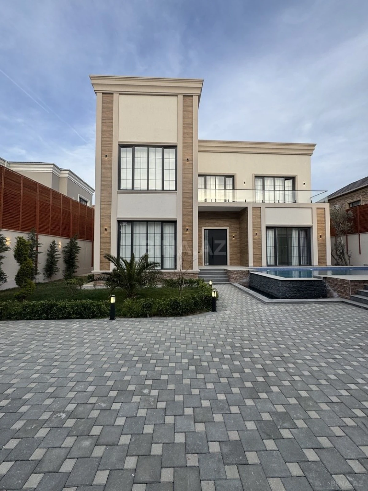 Satılır 6 otaqlı həyət evi 400 m²