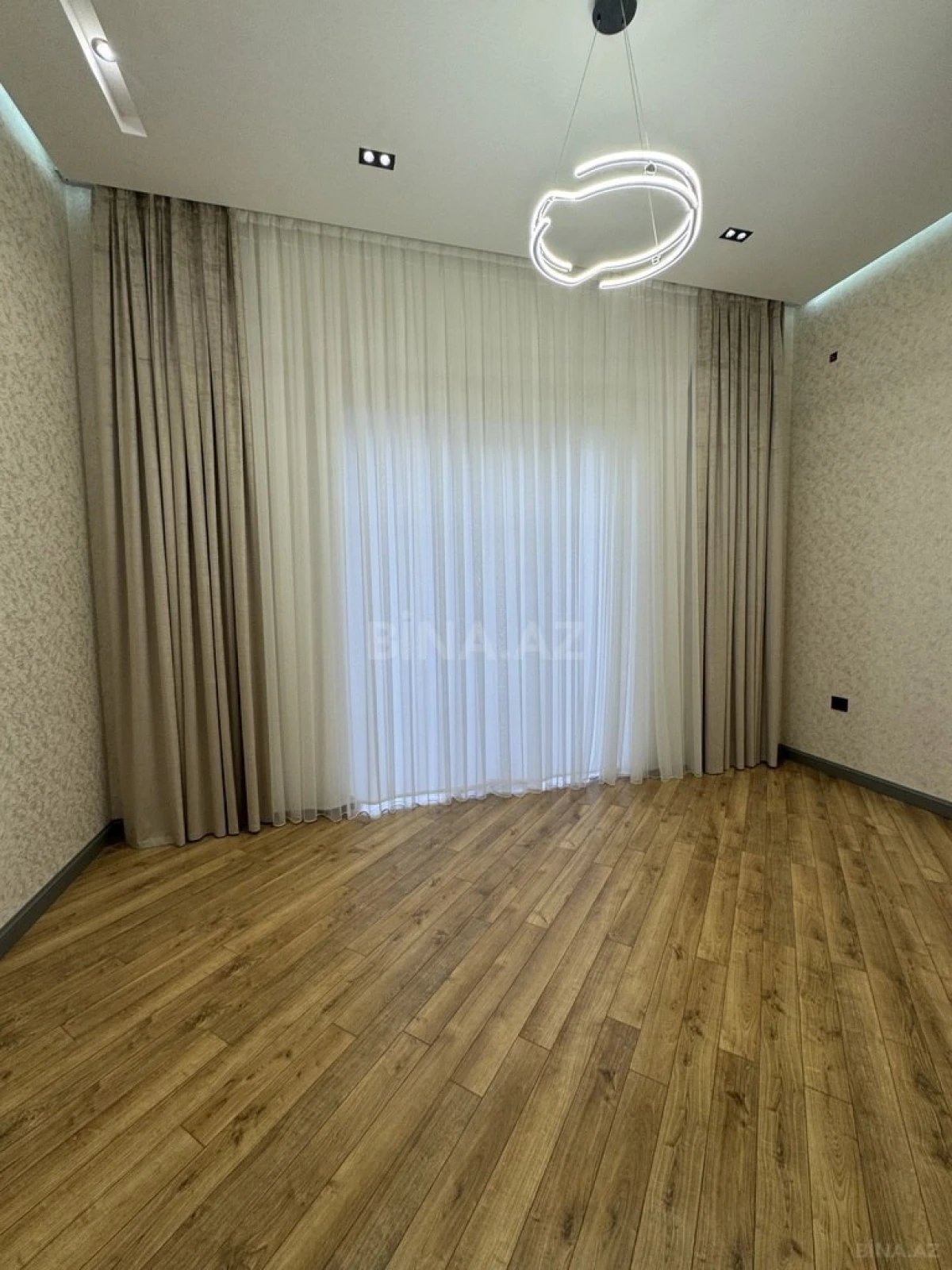 Satılır 6 otaqlı həyət evi 400 m²