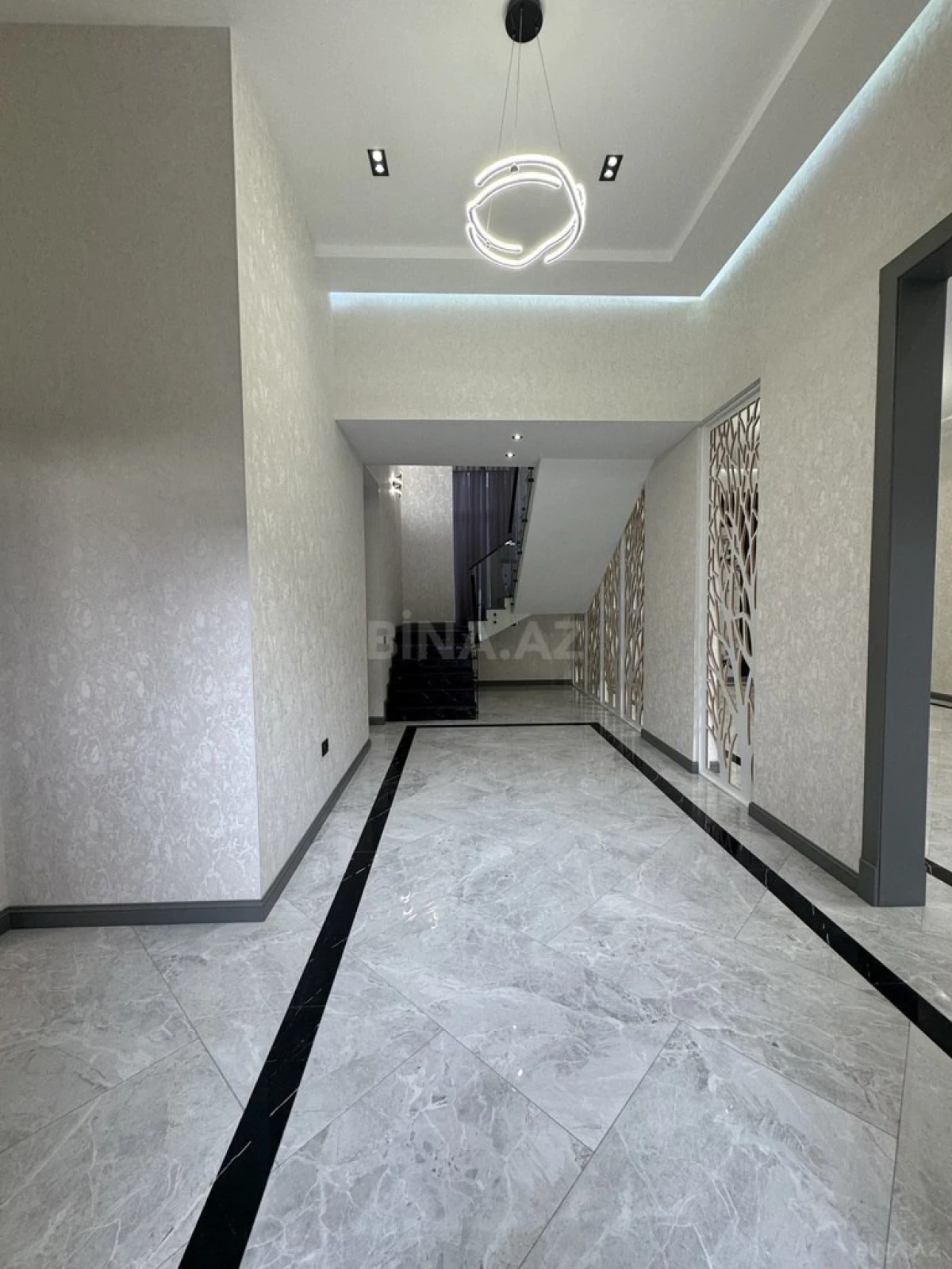 Satılır 6 otaqlı həyət evi 400 m²