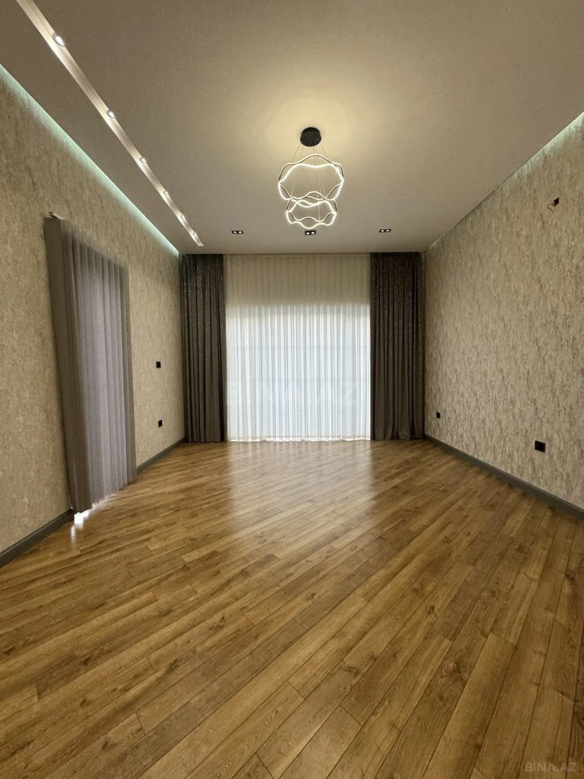 Satılır 6 otaqlı həyət evi 400 m²