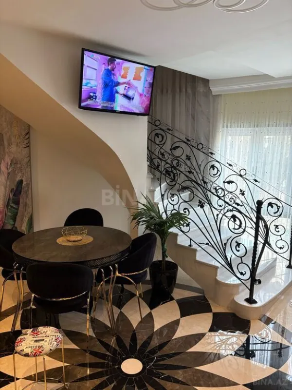 Satılır 4 otaqlı mənzil 165 m²