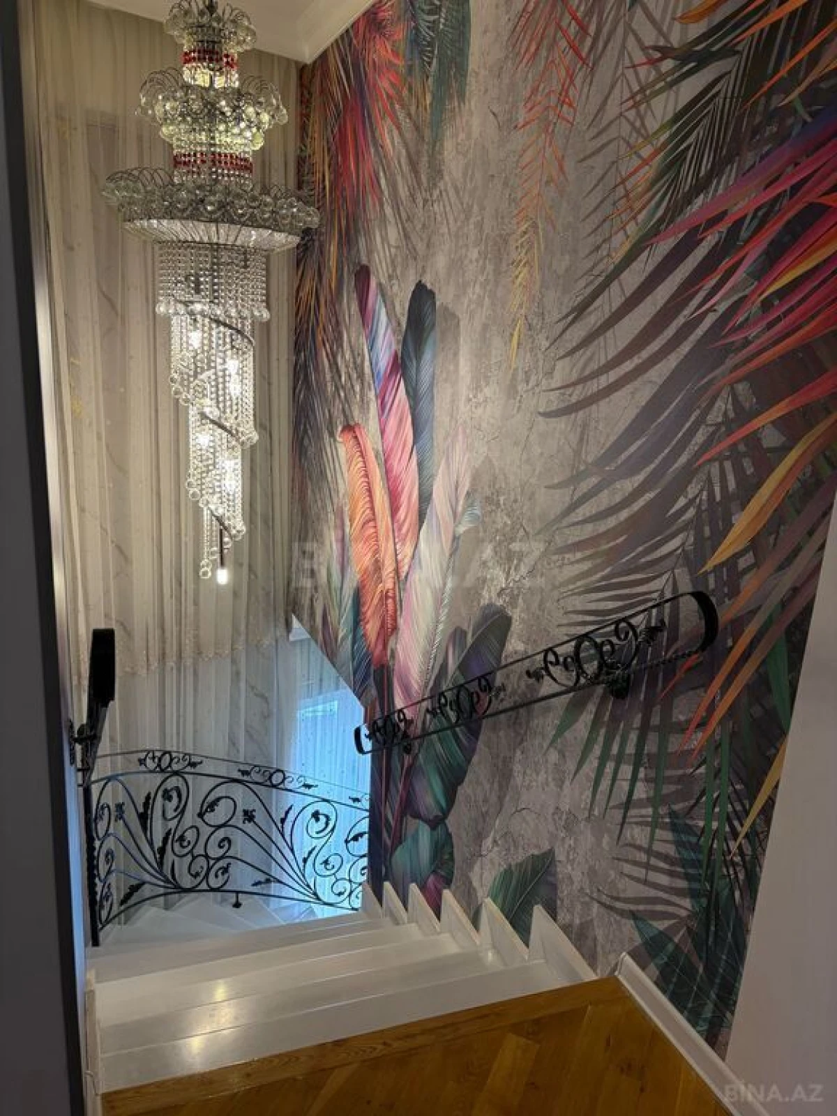 Satılır 4 otaqlı mənzil 165 m²