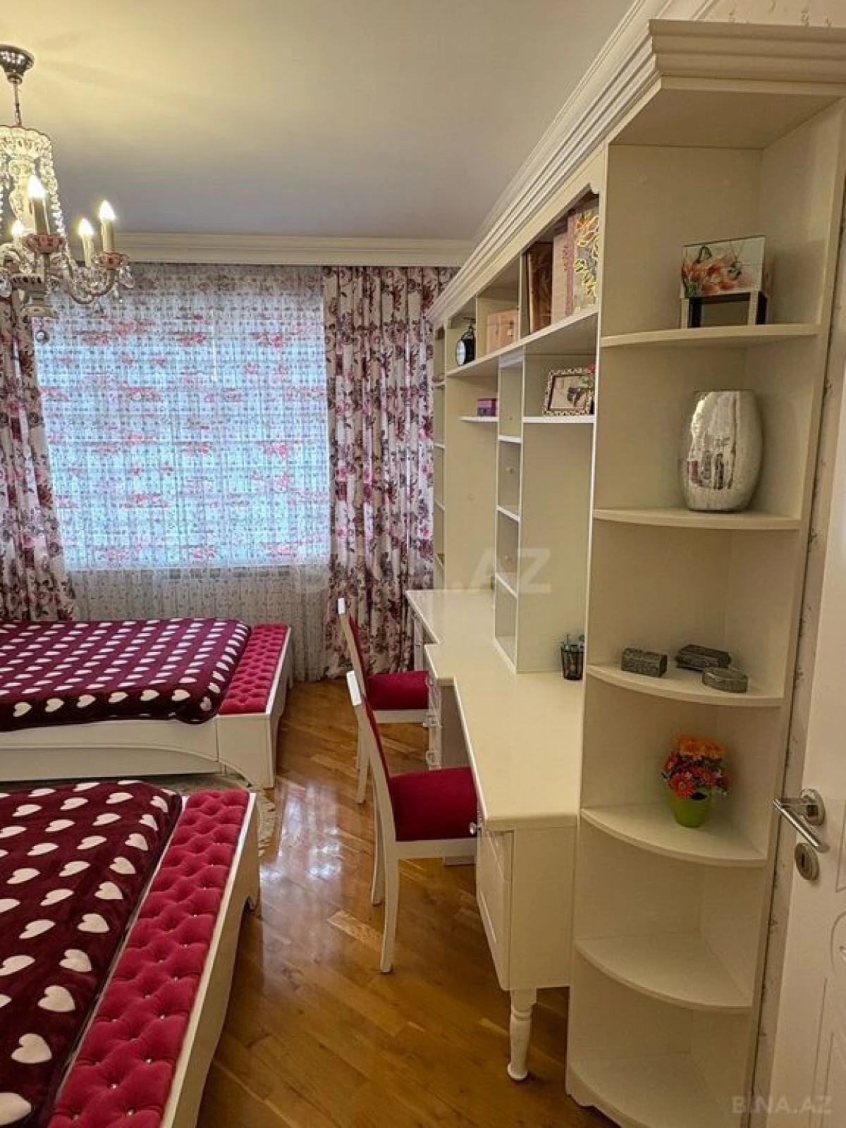 Satılır 4 otaqlı mənzil 165 m²