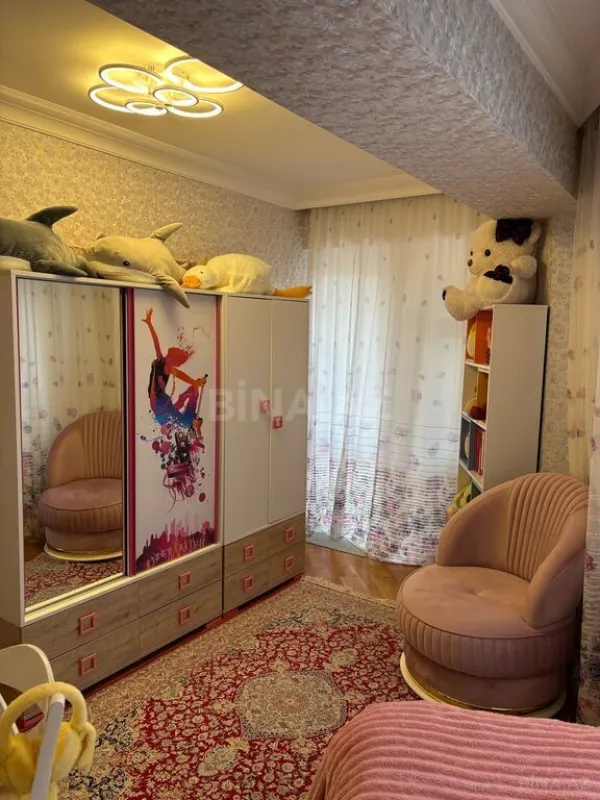 Satılır 4 otaqlı mənzil 165 m²