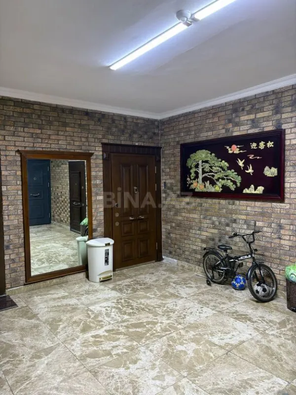 Satılır 4 otaqlı mənzil 165 m²