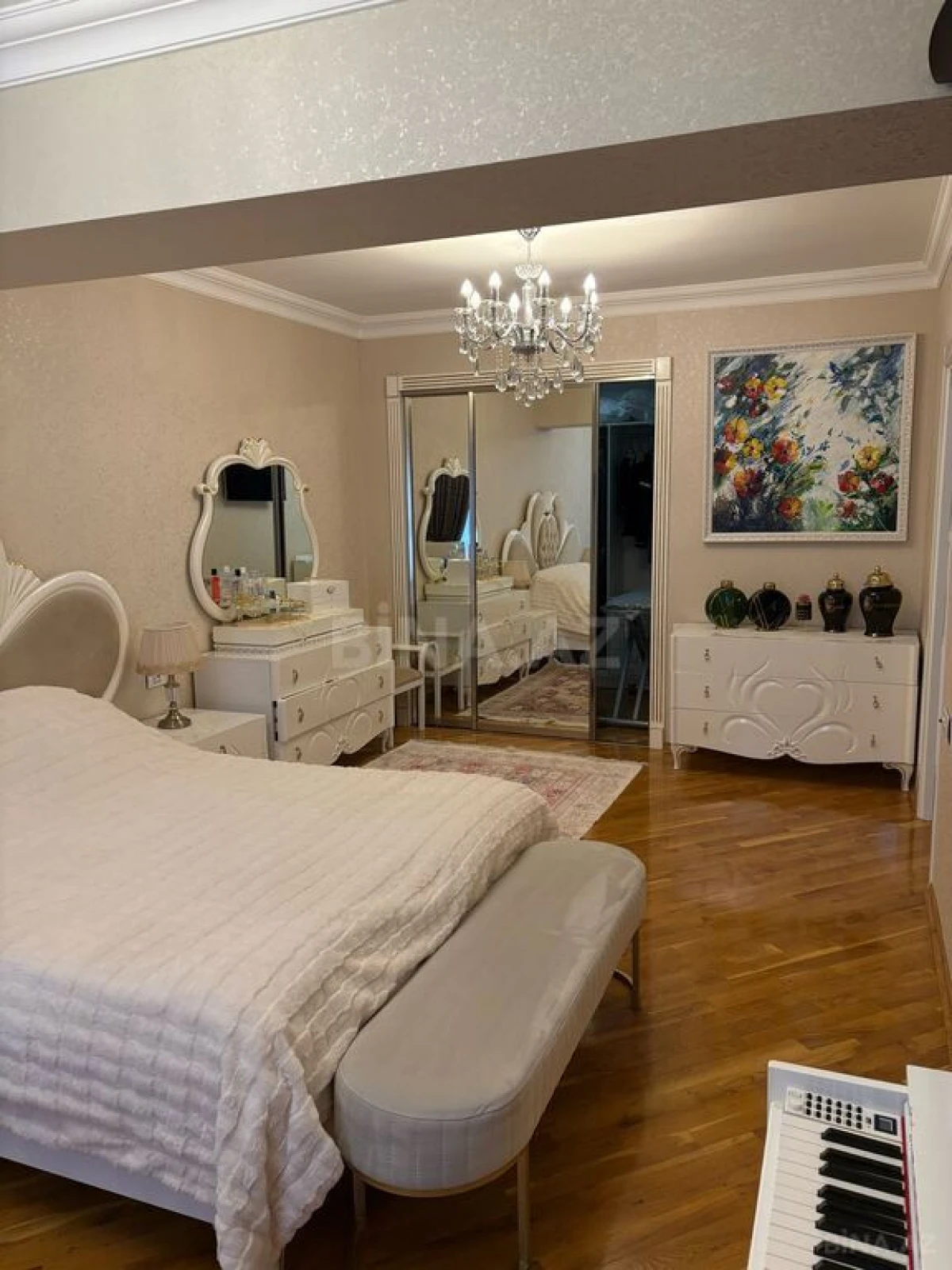 Satılır 4 otaqlı mənzil 165 m²