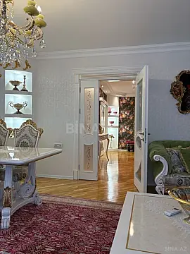 Satılır 4 otaqlı mənzil 165 m²