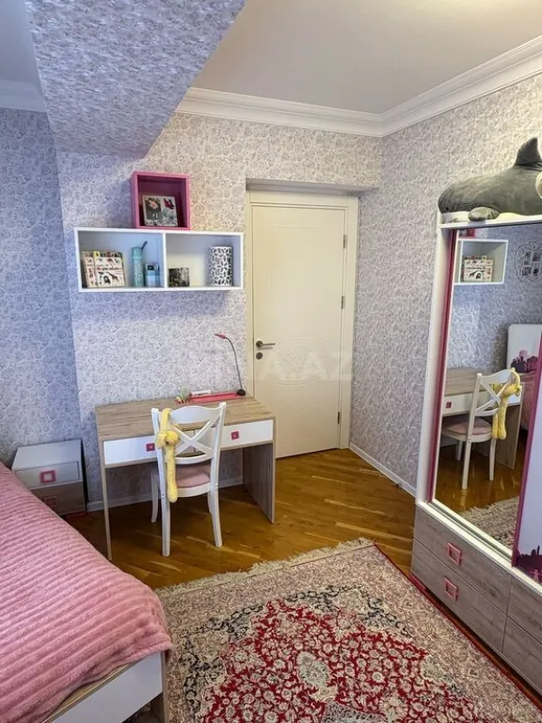 Satılır 4 otaqlı mənzil 165 m²