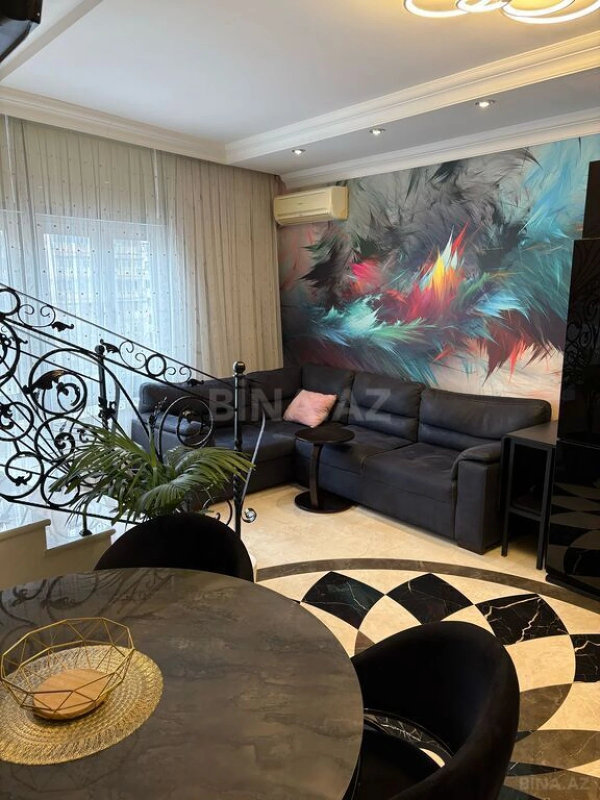 Satılır 4 otaqlı mənzil 165 m²