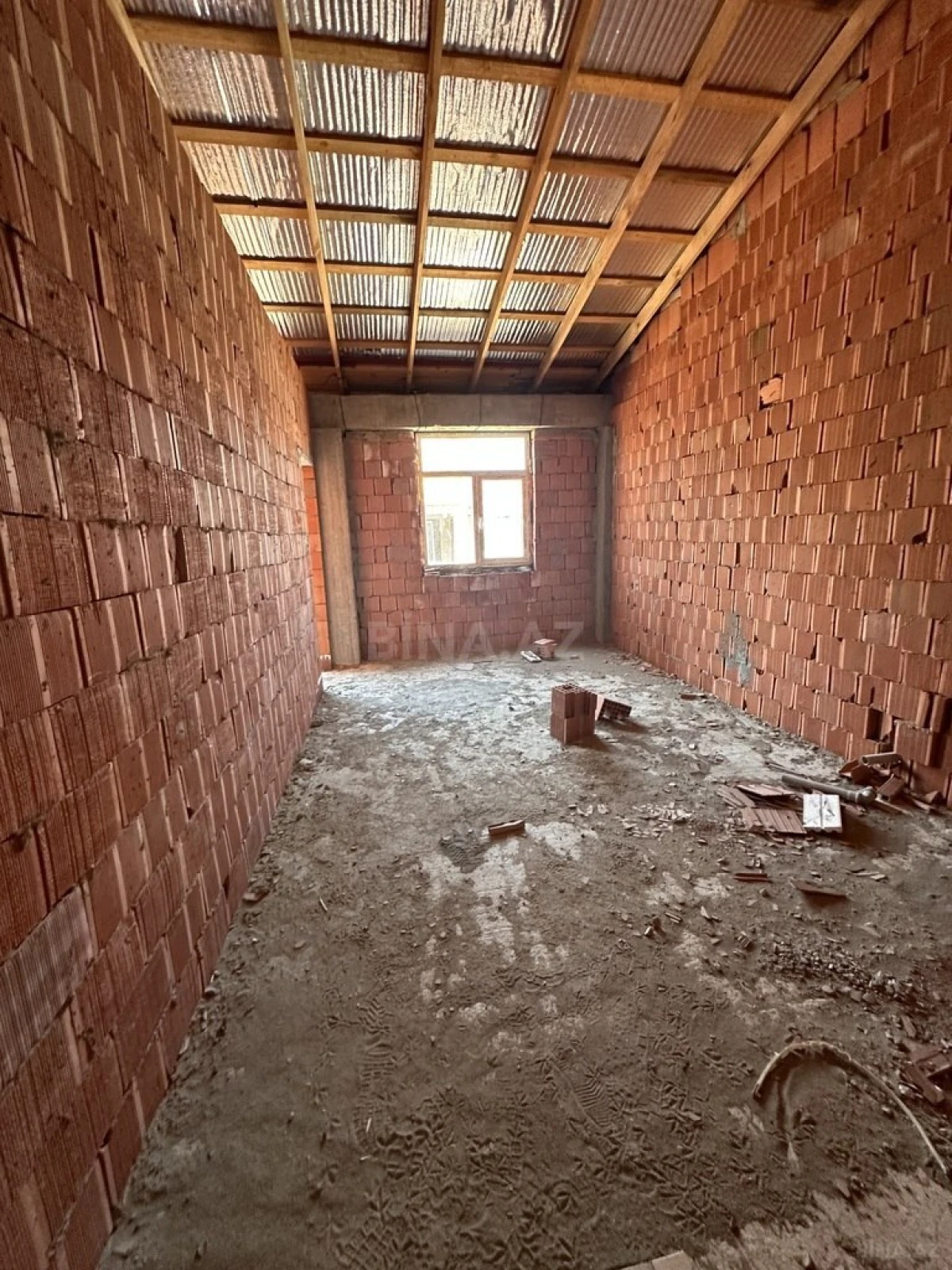 Satılır 2 otaqlı mənzil 83 m²