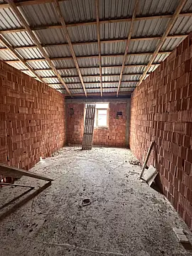 Satılır 2 otaqlı mənzil 83 m²