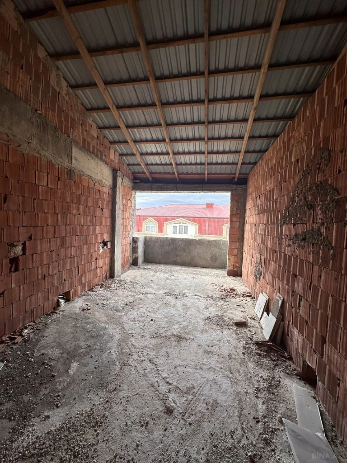 Satılır 2 otaqlı mənzil 83 m²