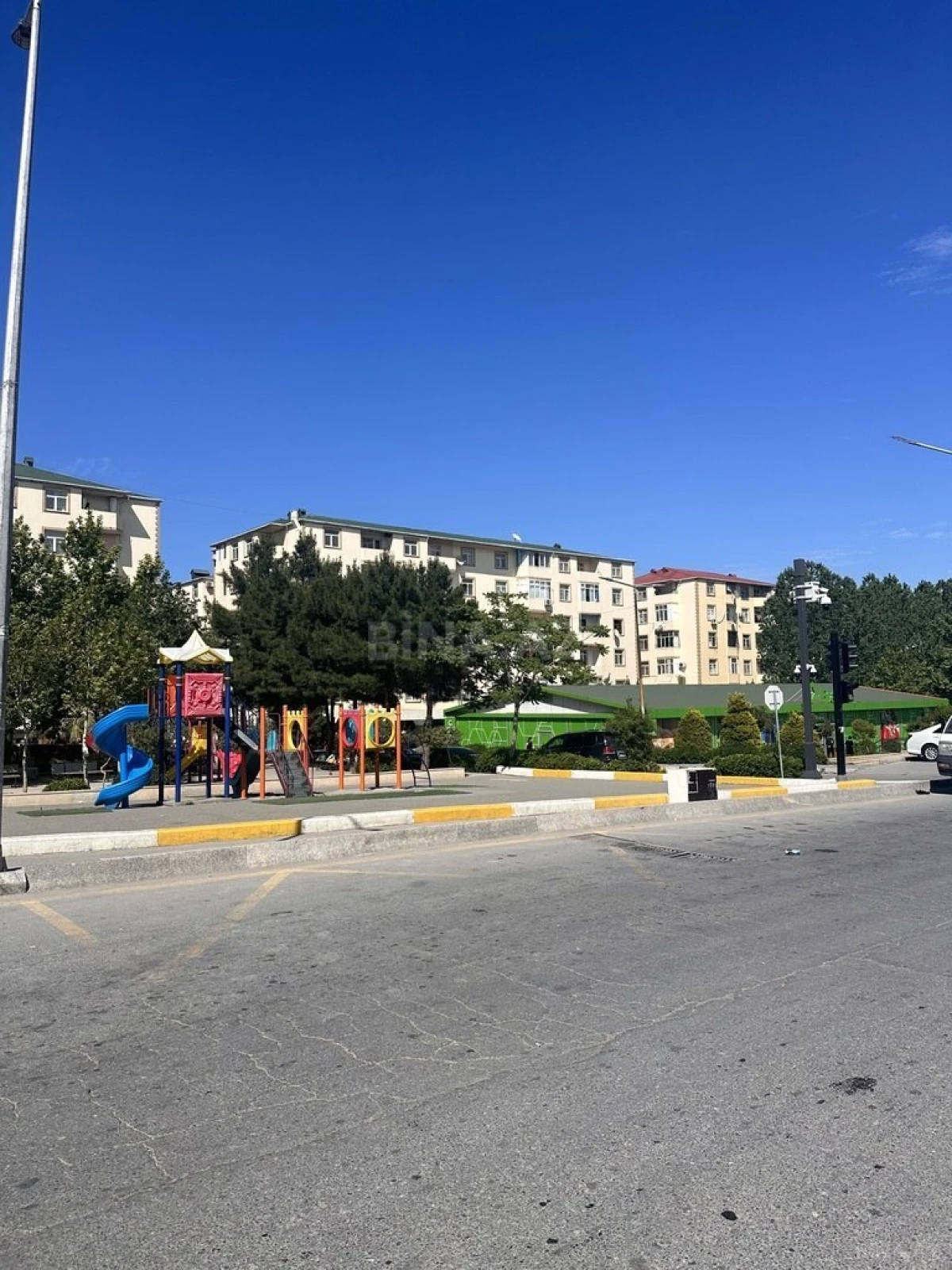 Satılır 2 otaqlı mənzil 83 m²