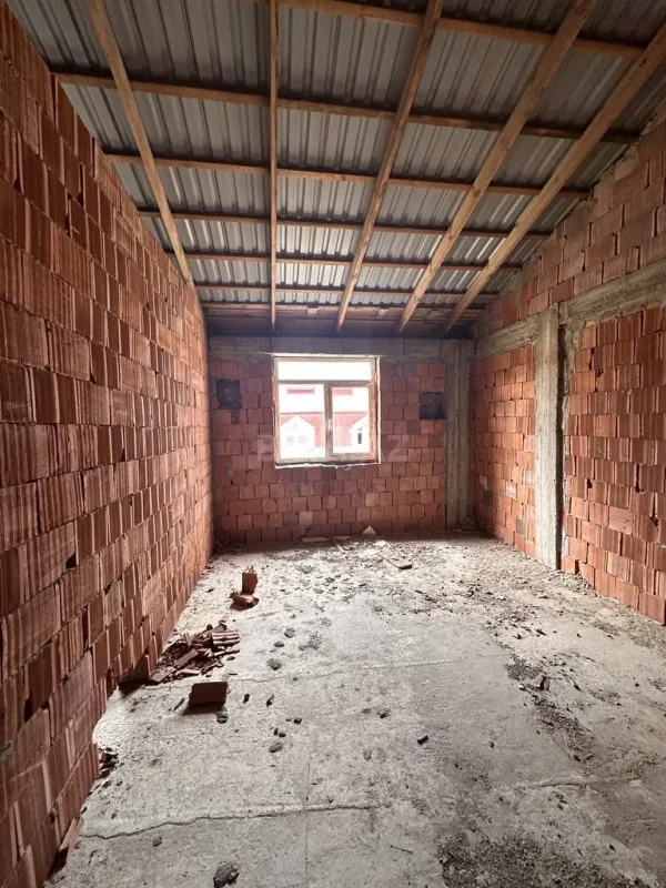 Satılır 2 otaqlı mənzil 83 m²