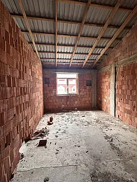 Satılır 2 otaqlı mənzil 83 m²