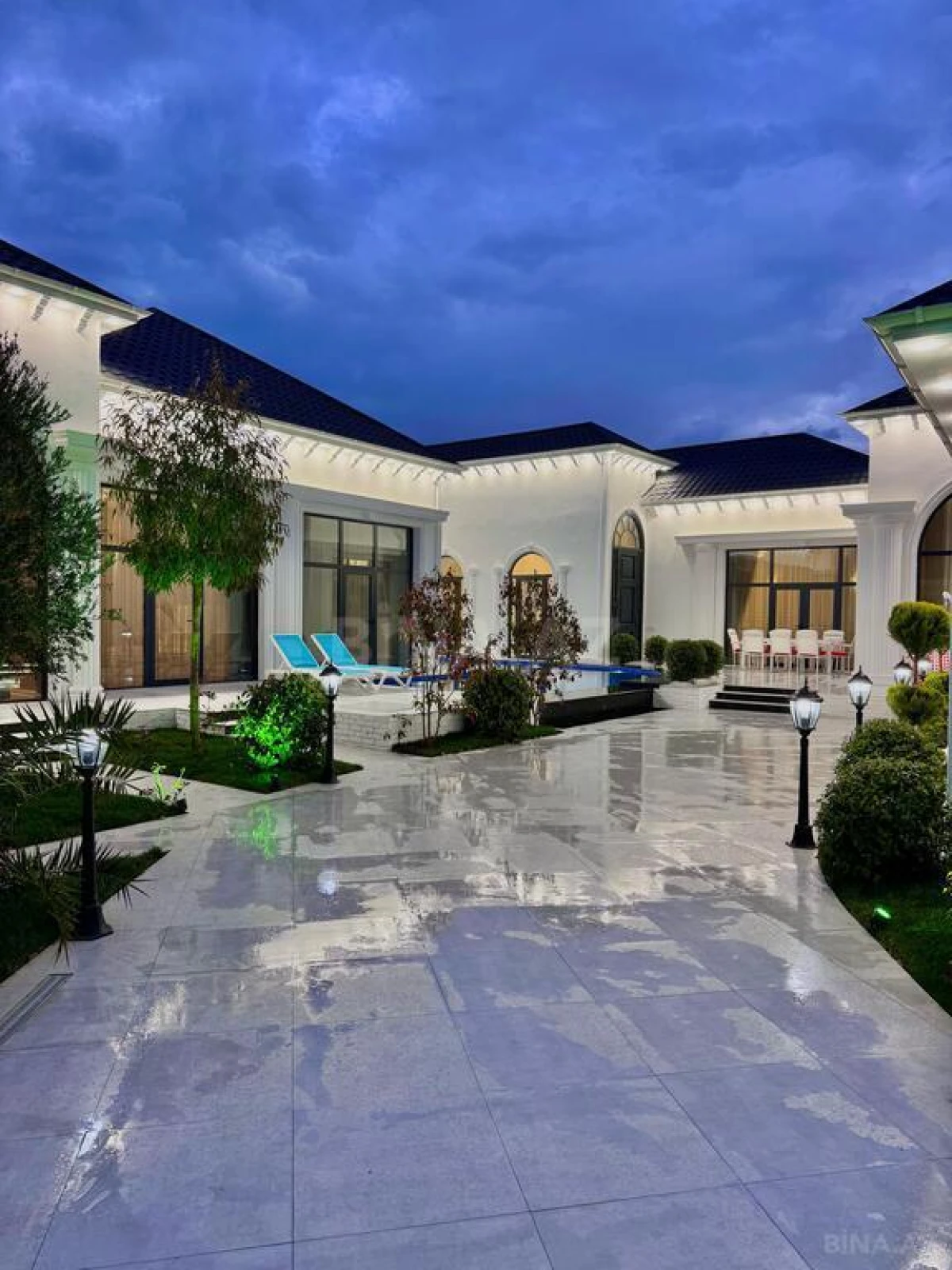 Satılır 5 otaqlı həyət evi 280 m²