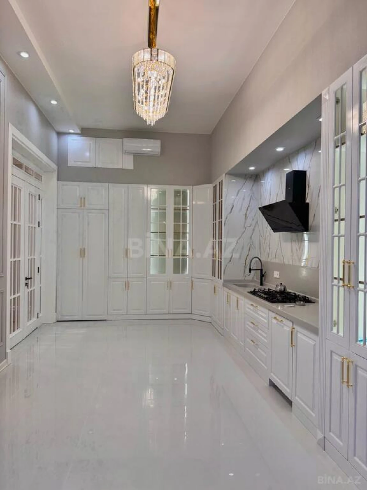 Satılır 5 otaqlı həyət evi 280 m²