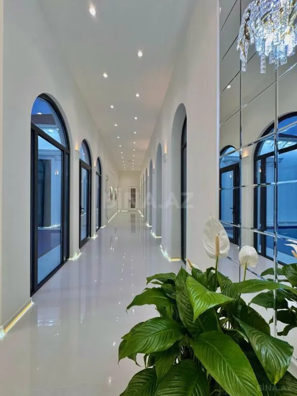 Satılır 5 otaqlı həyət evi 280 m²