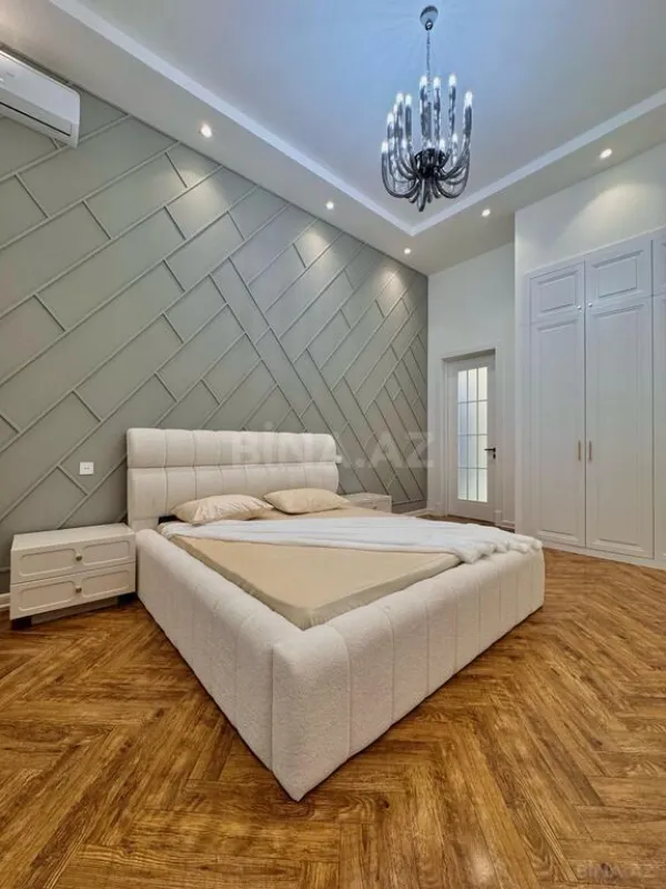 Satılır 5 otaqlı həyət evi 280 m²