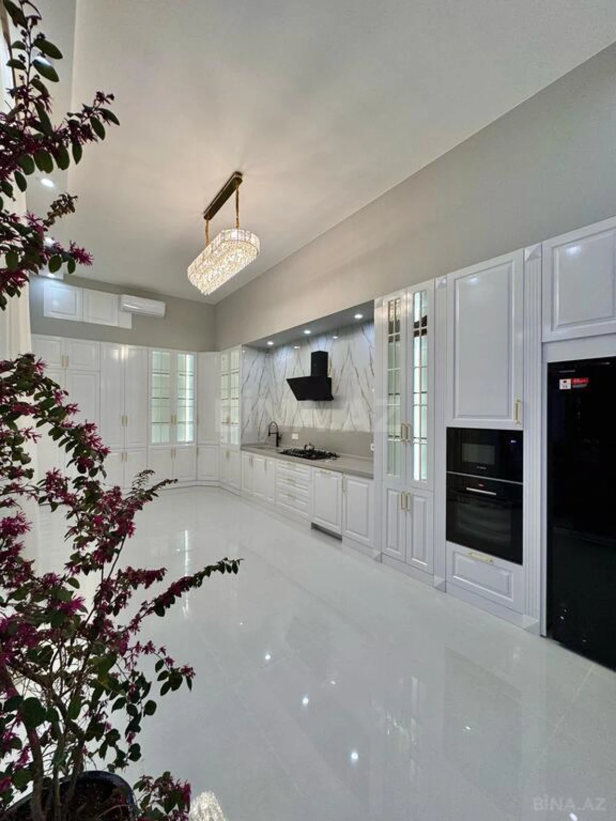 Satılır 5 otaqlı həyət evi 280 m²