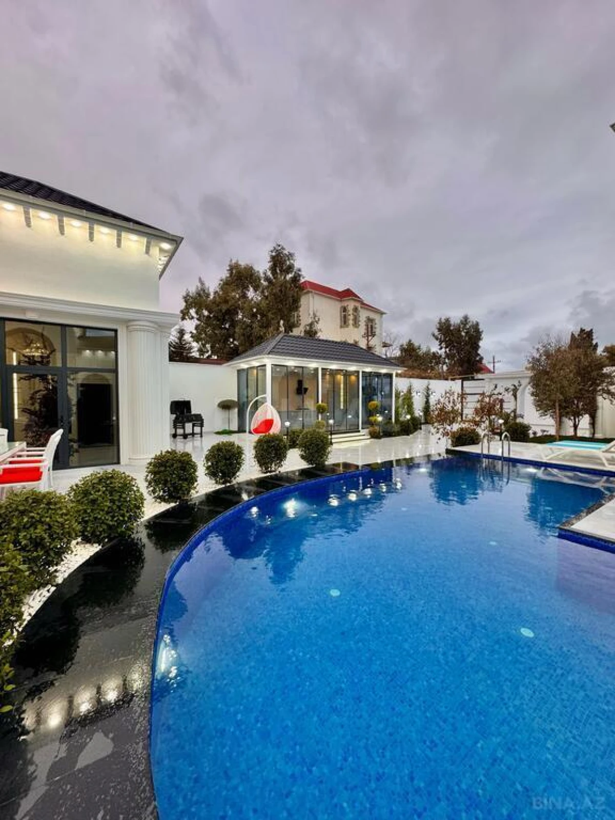 Satılır 5 otaqlı həyət evi 280 m²