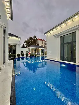 Satılır 5 otaqlı həyət evi 280 m²