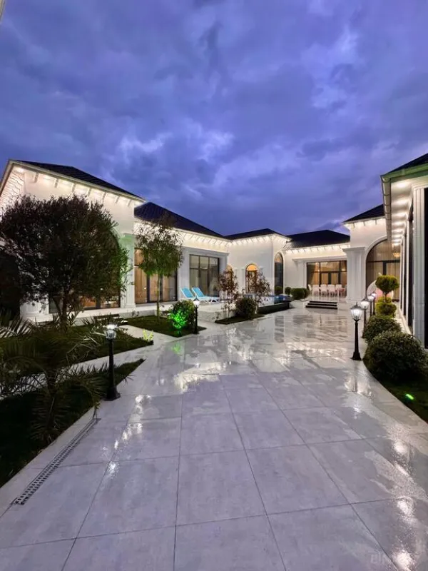 Satılır 5 otaqlı həyət evi 280 m²