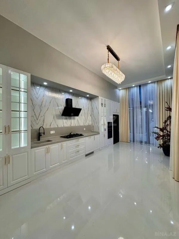 Satılır 5 otaqlı həyət evi 280 m²