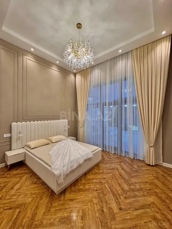 Satılır 5 otaqlı həyət evi 280 m²