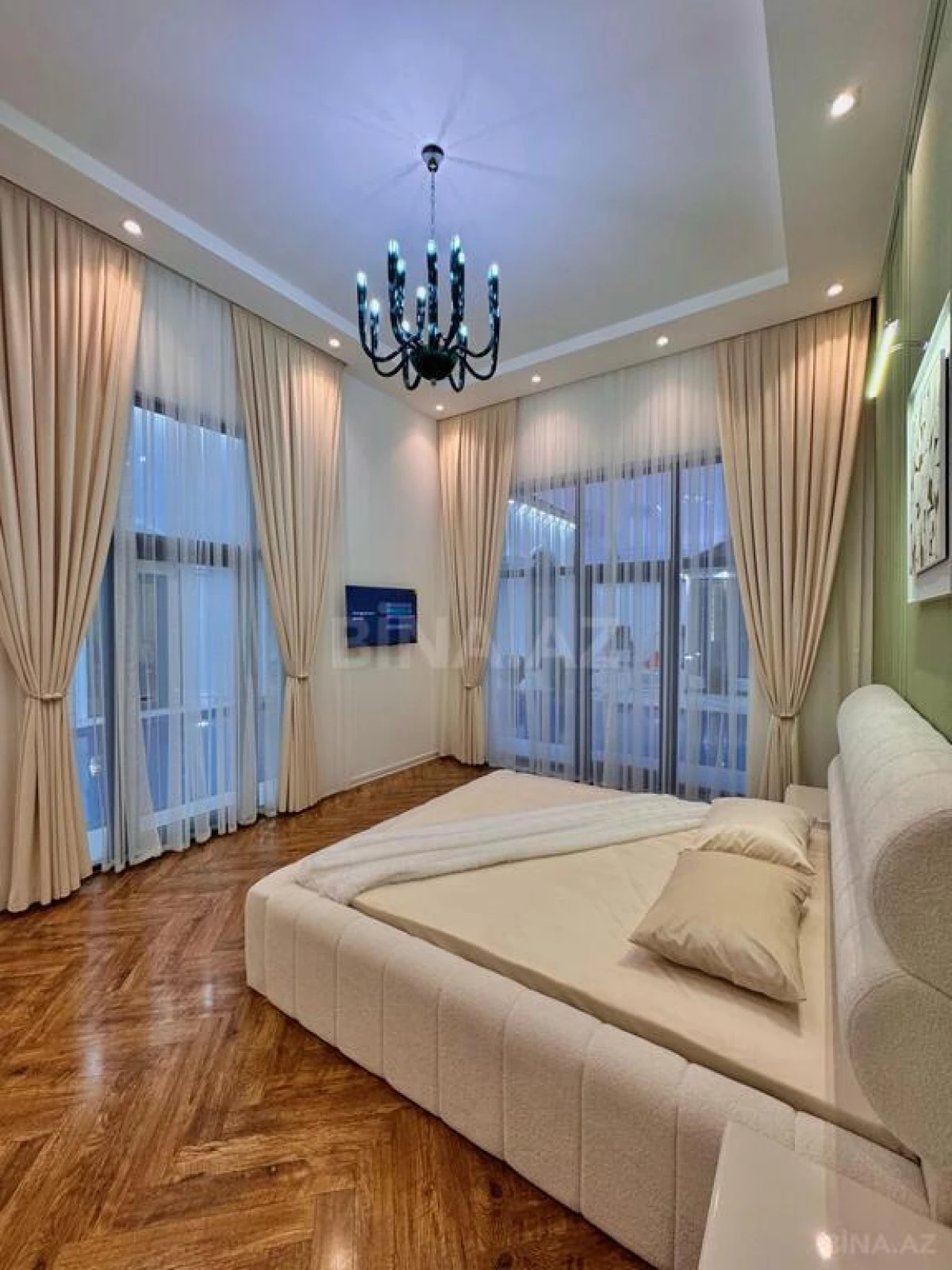 Satılır 5 otaqlı həyət evi 280 m²