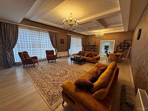 Satılır 5 otaqlı həyət evi 200 m²