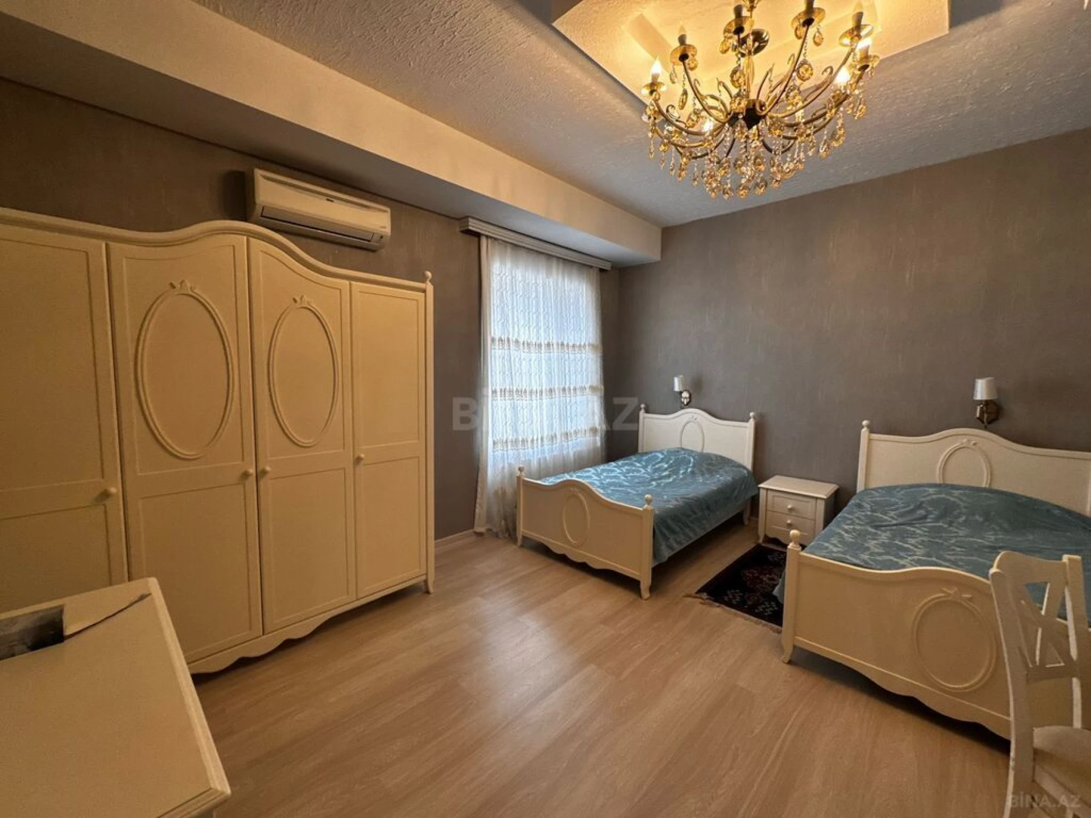 Satılır 5 otaqlı həyət evi 200 m²