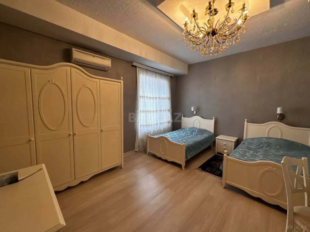 Satılır 5 otaqlı həyət evi 200 m²