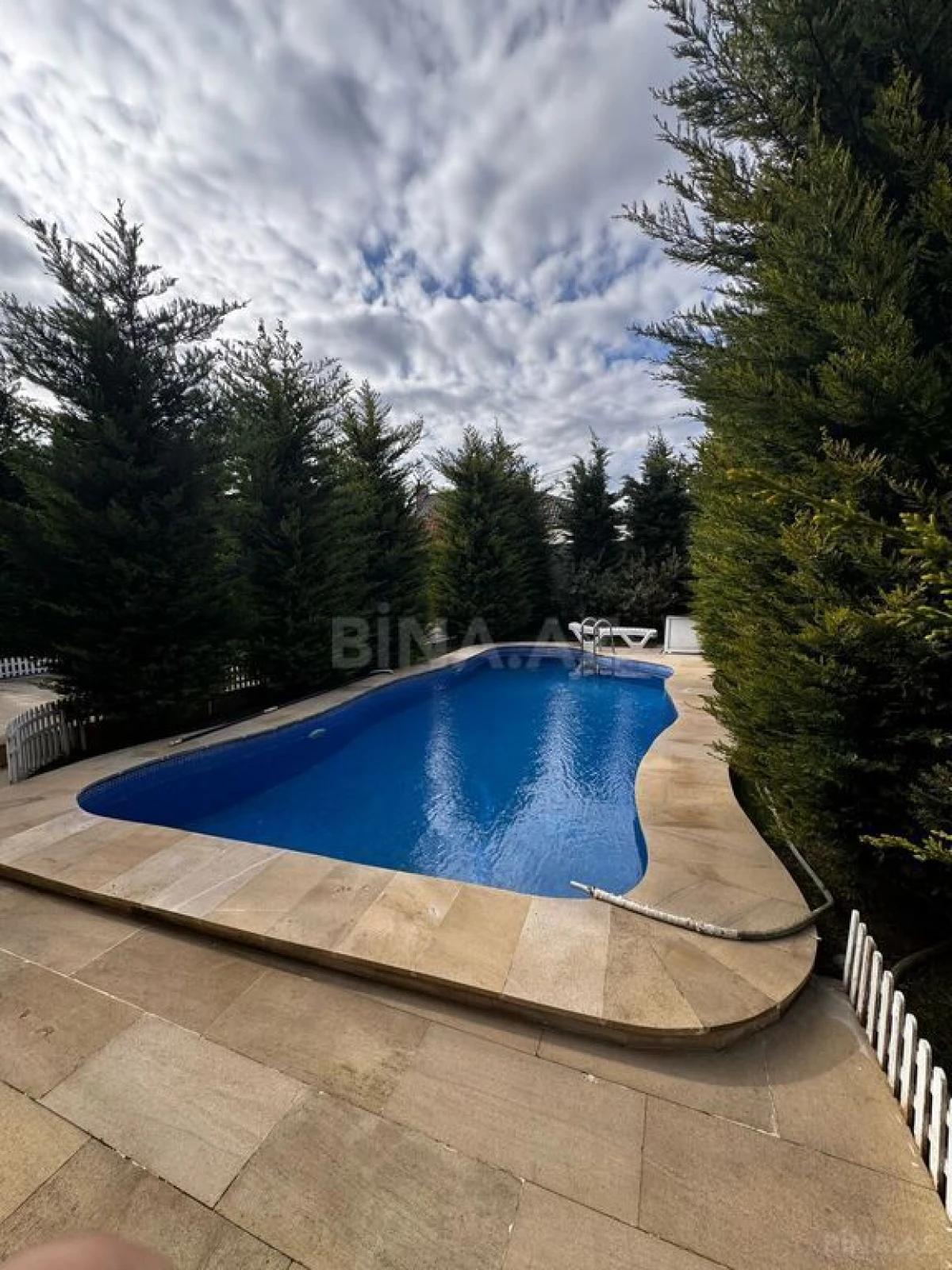 Satılır 5 otaqlı həyət evi 200 m²